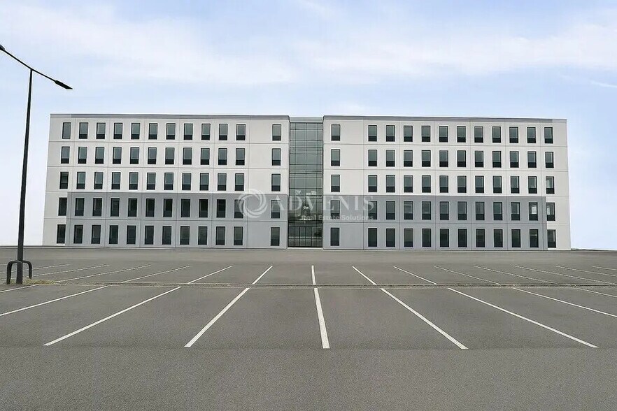 Bureau dans SAINT-OUEN-L'AUMONE à louer - Photo du bâtiment - Image 1 de 10