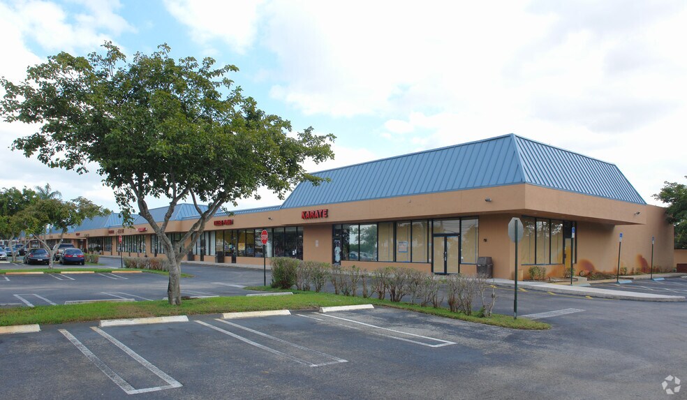 8600-8698 Griffin Rd, Davie, FL à louer - Photo du bâtiment - Image 2 de 2