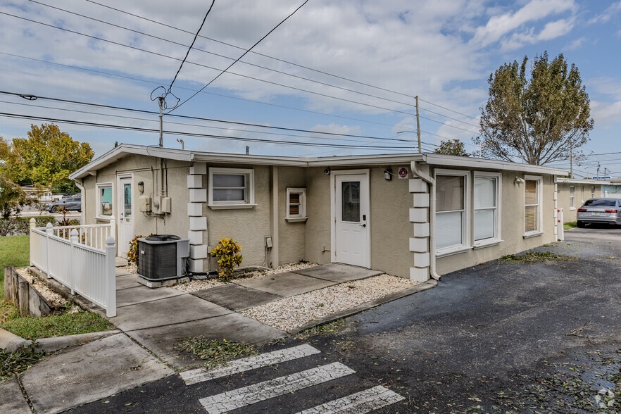 11621 Seminole Blvd, Seminole, FL for sale - Primary Photo - Image 1 of 2