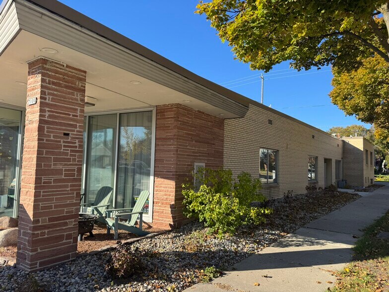 7100 W Center St, Milwaukee, WI à vendre - Photo du bâtiment - Image 2 de 23