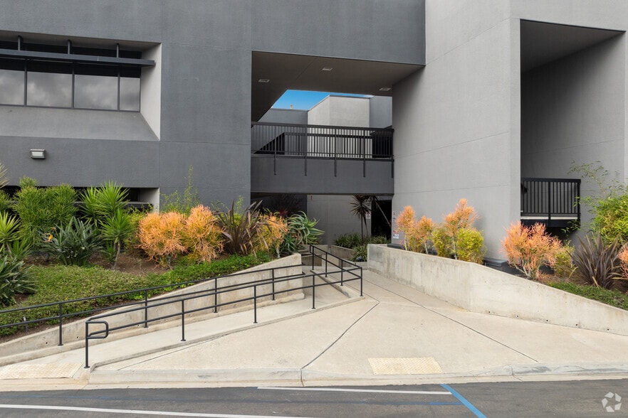 7807 Convoy Ct, San Diego, CA à louer - Photo du bâtiment - Image 2 de 5