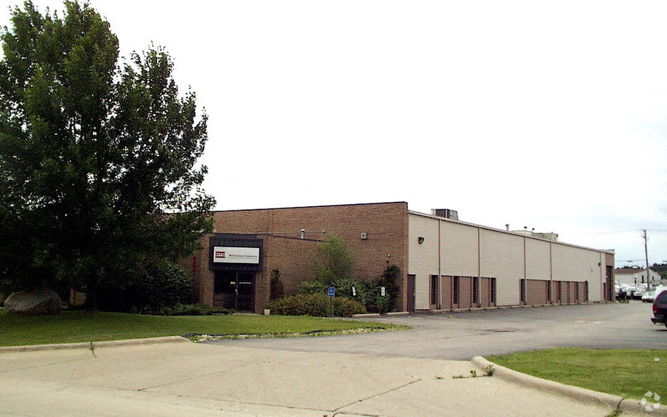 24301 Indoplex Cir, Farmington, MI for lease - Building Photo - Image 2 of 6