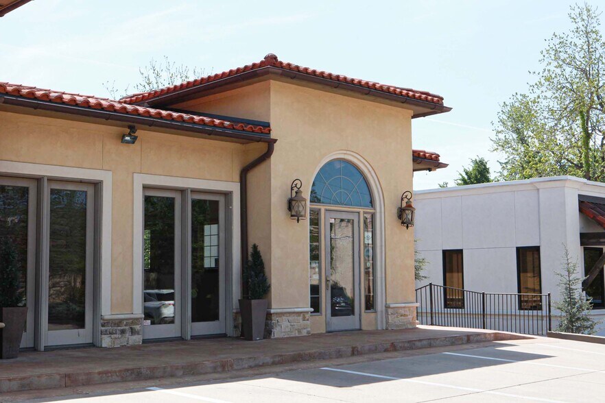 1701 S Peoria Ave, Tulsa, OK à louer - Photo du bâtiment - Image 3 de 12