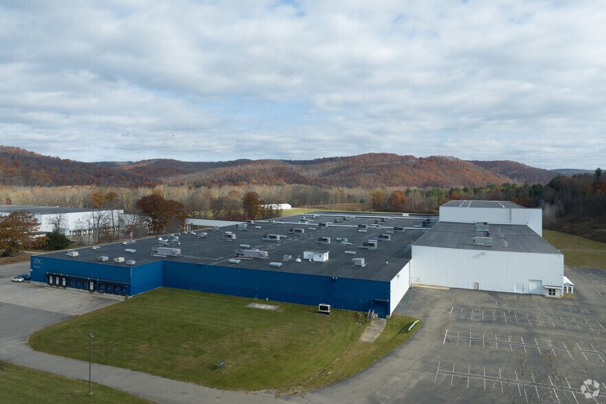 200 Murray Dr, Warren, PA à louer - Photo du bâtiment - Image 1 de 23