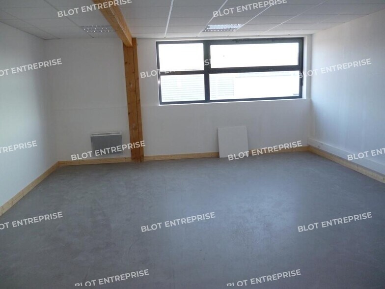 Office in Brest for lease - Interior Photo - Image 2 of 6