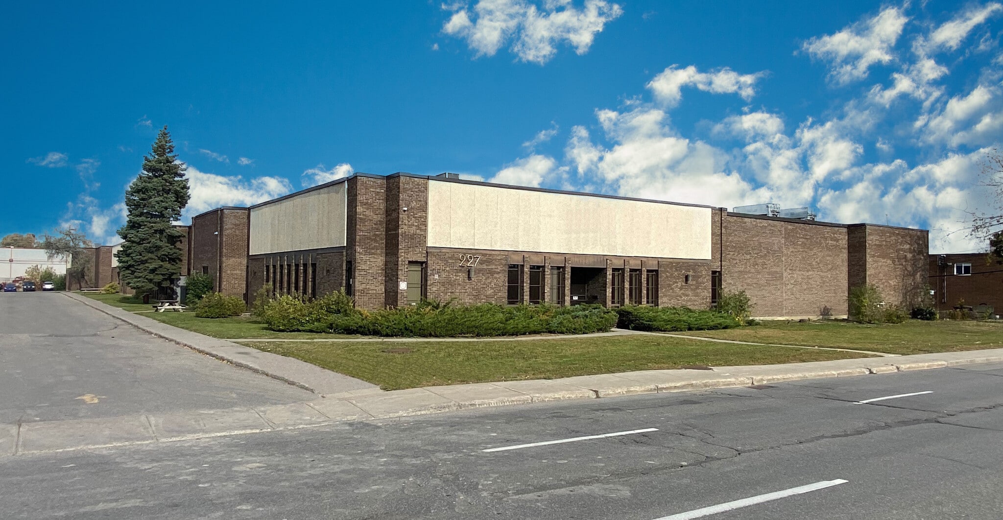 227 Boul Brunswick, Pointe-claire, QC for lease Building Photo- Image 1 of 2