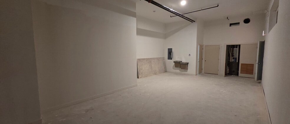 2046 N Damen Ave, Chicago, IL for sale - Building Photo - Image 3 of 4