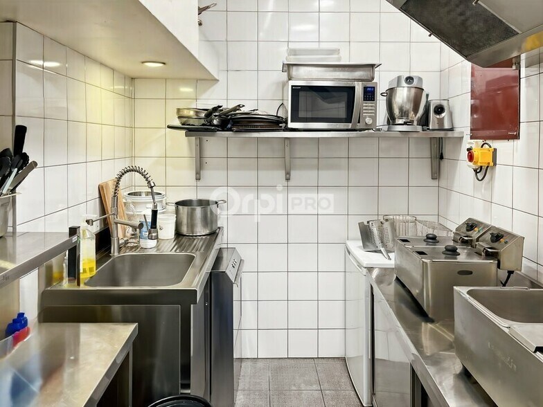 Retail in Marseille for lease - Building Photo - Image 3 of 5