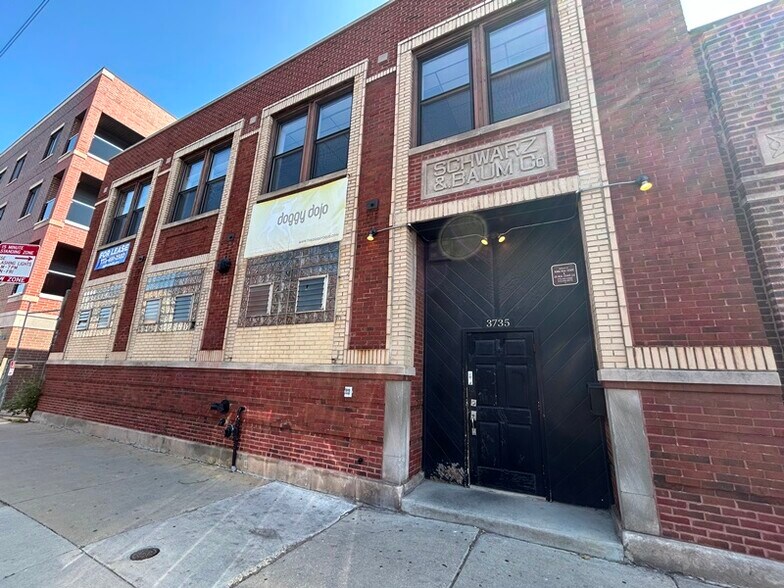 3735 W Belmont Ave, Chicago, IL à vendre - Photo du bâtiment - Image 2 de 12