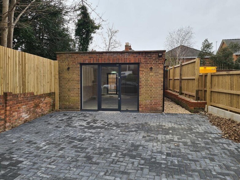 12 Ladymead, Guildford à louer - Photo du bâtiment - Image 1 de 3