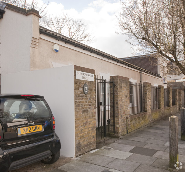 Meadowcourt Rd, London à vendre - Photo principale - Image 1 de 3