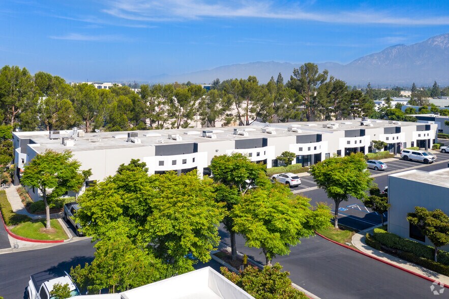 10700 Jersey Blvd, Rancho Cucamonga, CA à louer - Photo du bâtiment - Image 2 de 16