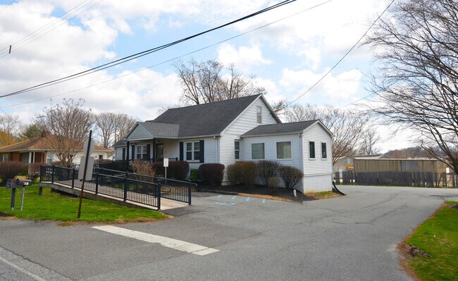 More details for 616 E Cypress St, Kennett Square, PA - Office for Sale
