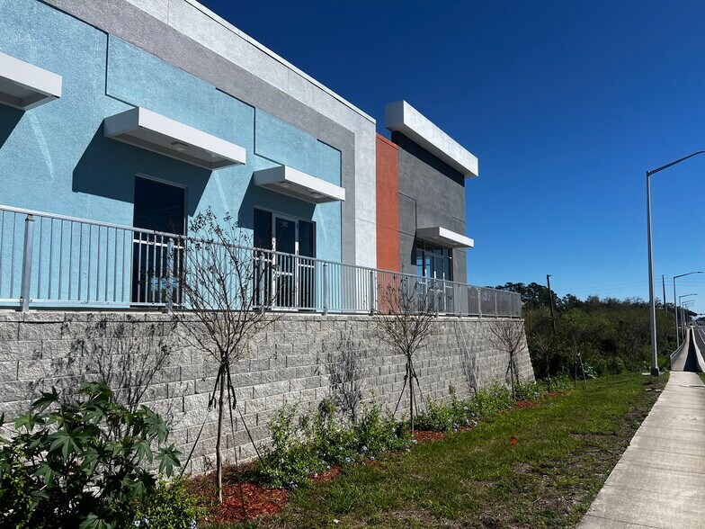 9961 W Colonial Dr, Ocoee, FL à louer - Photo du bâtiment - Image 3 de 4