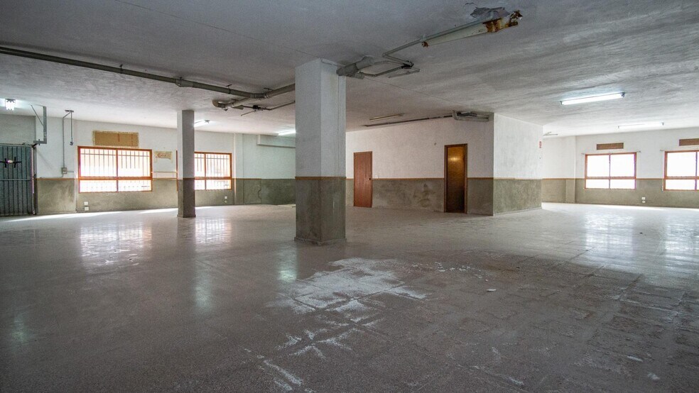 Retail in Elda, Alicante for sale - Interior Photo - Image 2 of 16