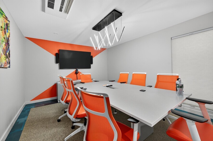 11 Abrams Rd, Central Valley, NY à vendre - Photo du bâtiment - Image 3 de 53