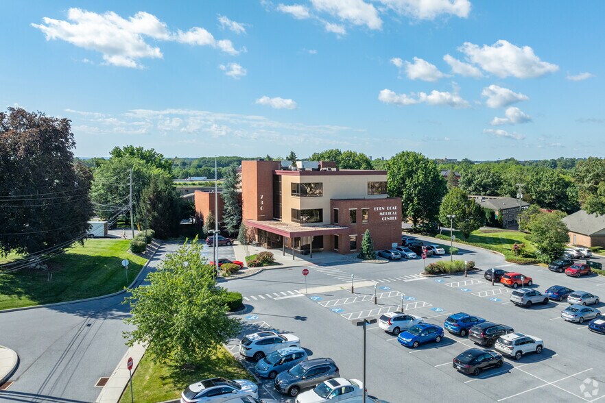 730 Eden Rd, Lancaster, PA à louer - Photo du bâtiment - Image 3 de 10