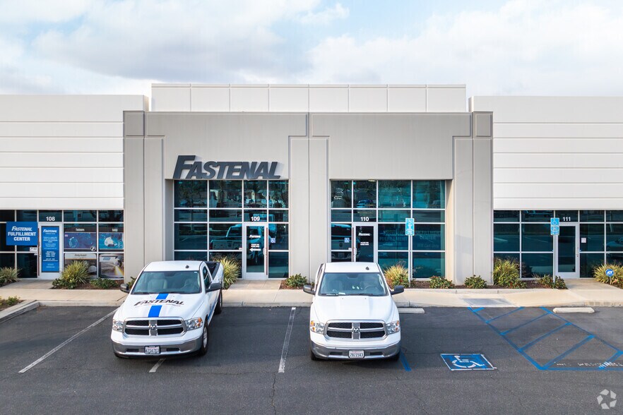 10247 Bellegrave Ave, Jurupa Valley, CA à vendre - Photo du bâtiment - Image 3 de 5