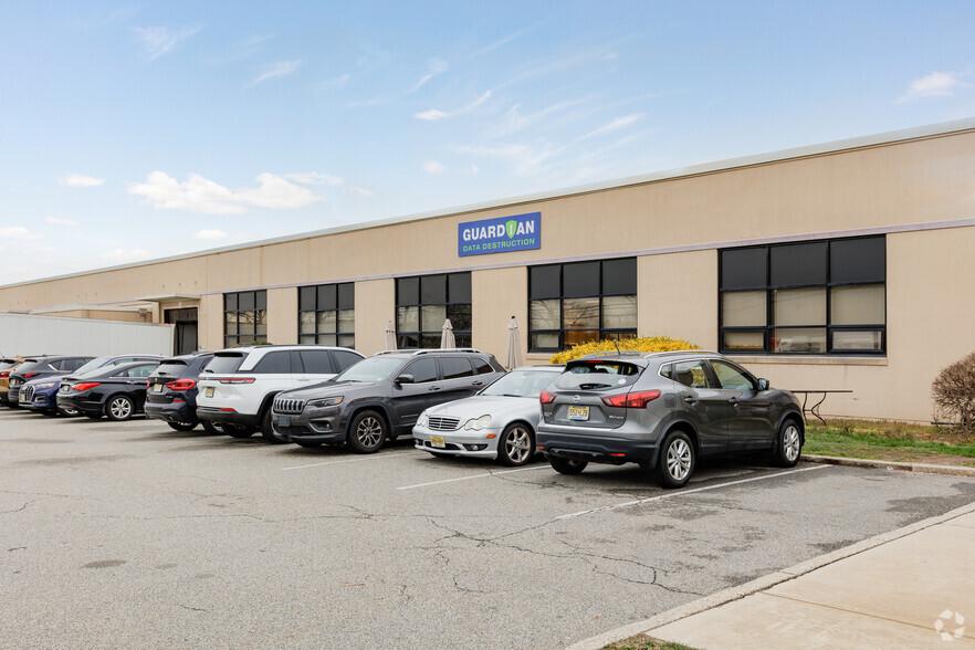 30 Wesley St, South Hackensack, NJ for lease - Building Photo - Image 2 of 6