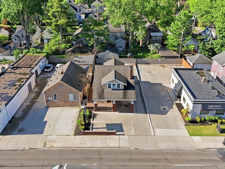 928 E 11 Mile Rd, Royal Oak, MI for lease - Building Photo - Image 2 of 52