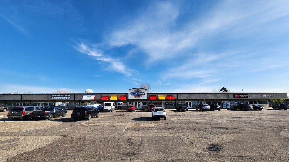 6800-6842 N Humboldt Ave, Brooklyn Center, MN à louer - Photo du bâtiment - Image 2 de 7