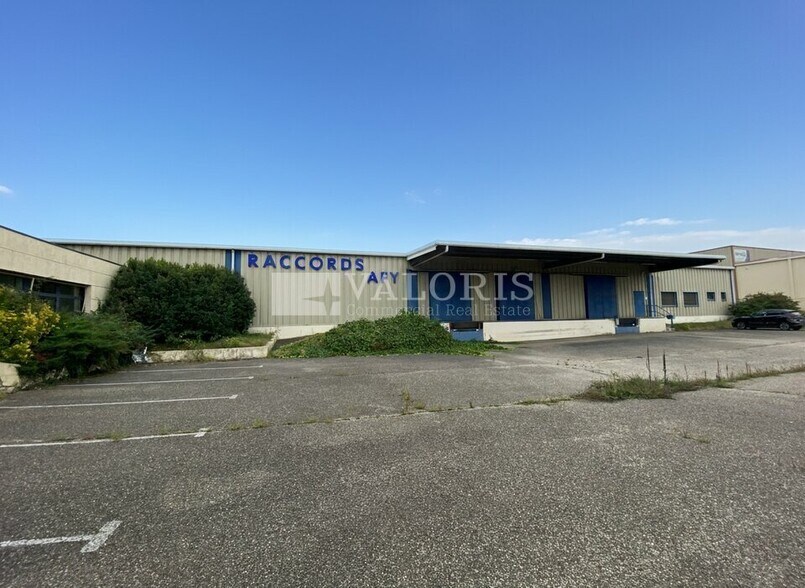Local d'activités dans Saint-Quentin-Fallavier à vendre - Photo du bâtiment - Image 2 de 12