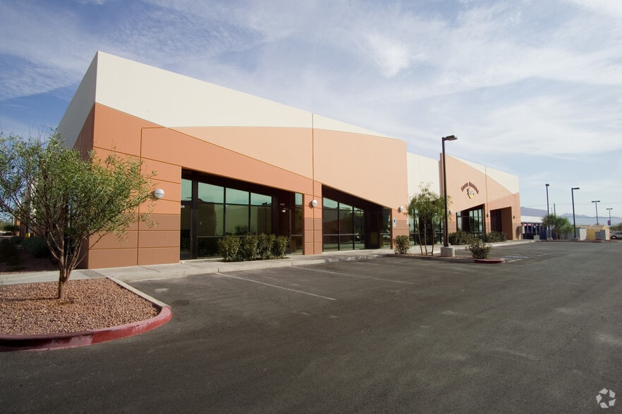 4135 N Rancho Dr, Las Vegas, NV for lease - Building Photo - Image 3 of 39