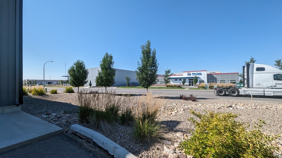 3036 N 36 St, Lethbridge, AB for lease - Building Photo - Image 3 of 7