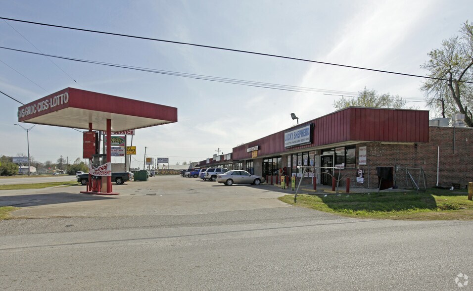 7013 N Shepherd Dr, Houston, TX for lease - Building Photo - Image 1 of 2