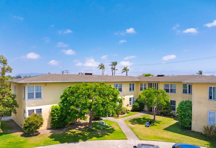 161-166 W Juniper St, Oxnard, CA for sale - Building Photo - Image 2 of 3