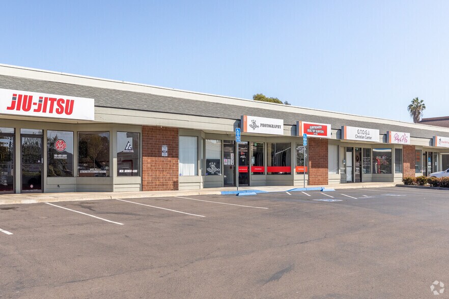3375 Mission Ave, Oceanside, CA à louer - Photo du bâtiment - Image 3 de 7