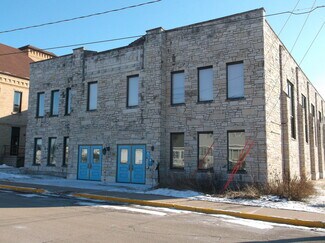 More details for 130 W Larrabee St, Omro, WI - Office for Sale