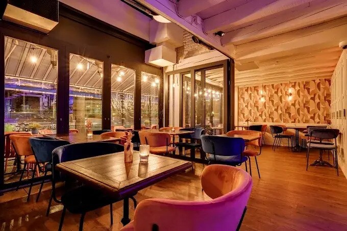 Retail in Paris for lease Interior Photo- Image 1 of 7