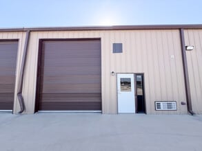 7977 Old Bastrop Rd, New Braunfels, TX for lease Interior Photo- Image 2 of 2