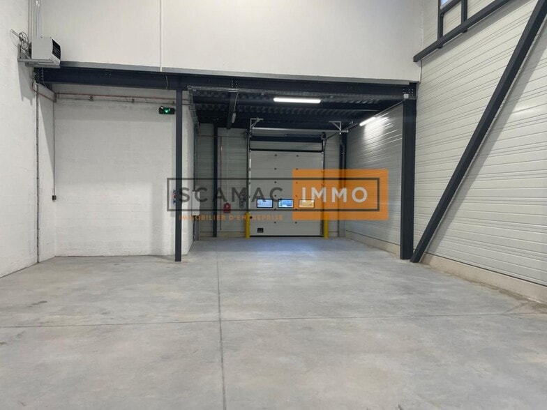Industrial in Pontoise for lease - Building Photo - Image 2 of 8