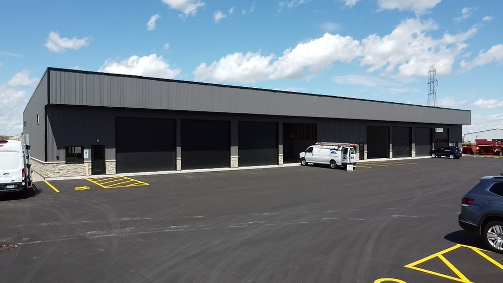 5700 W Clairemont Dr, Appleton, WI for lease - Building Photo - Image 3 of 13