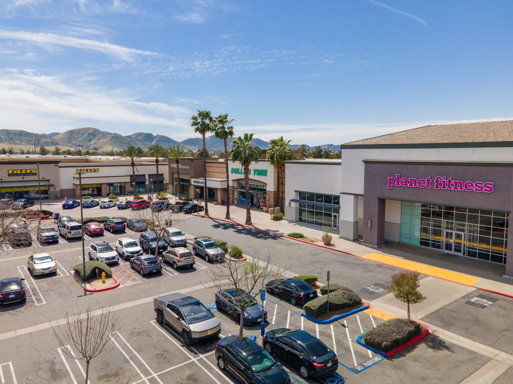 Page Plaza | Walmart Supercenter Shadow portfolio of 3 properties for sale on LoopNet.ca Primary Photo- Image 1 of 9