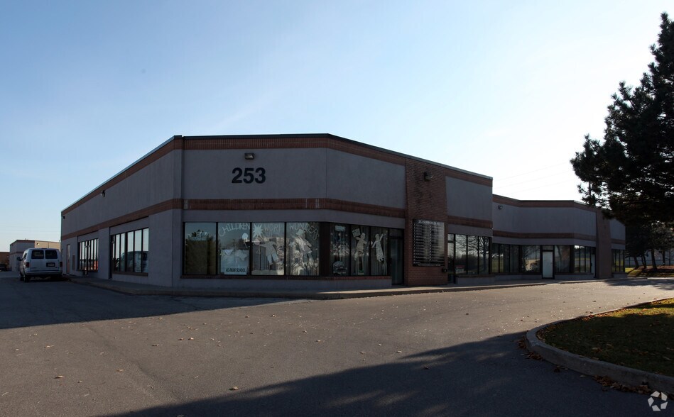 253 Summerlea Rd, Brampton, ON à vendre - Photo du bâtiment - Image 2 de 4