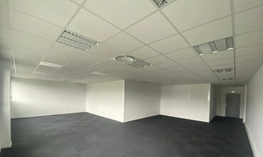 Office in Lieusaint for lease Building Photo- Image 2 of 4