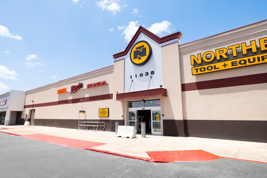 10907-11095 East Fwy, Houston, TX à louer - Photo du bâtiment - Image 3 de 7