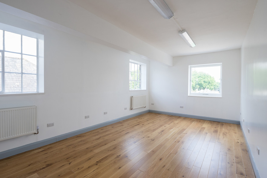 99-103 Lomond Grove, London for lease - Interior Photo - Image 2 of 98