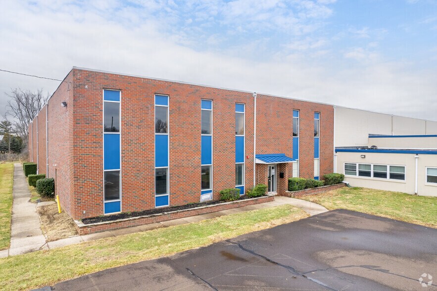 315 W Street Rd, Warminster Township, PA à louer - Photo du bâtiment - Image 1 de 4