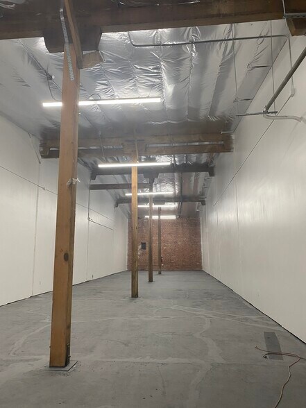 6000 S Gramercy Pl, Los Angeles, CA à louer - Photo du bâtiment - Image 3 de 6