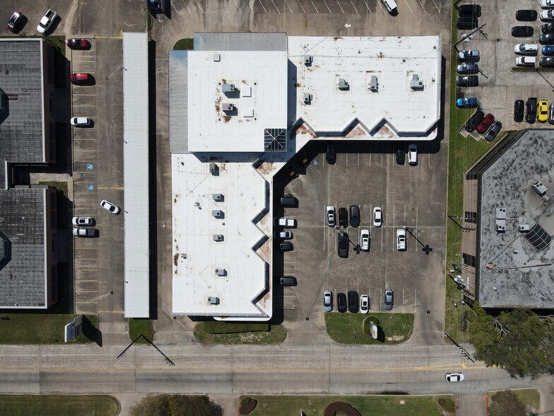 16125 Cairnway Dr, Houston, TX à vendre - Photo du bâtiment - Image 1 de 12