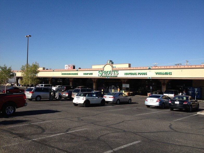 6100 N Mesa St, El Paso, TX à louer - Photo du bâtiment - Image 3 de 5