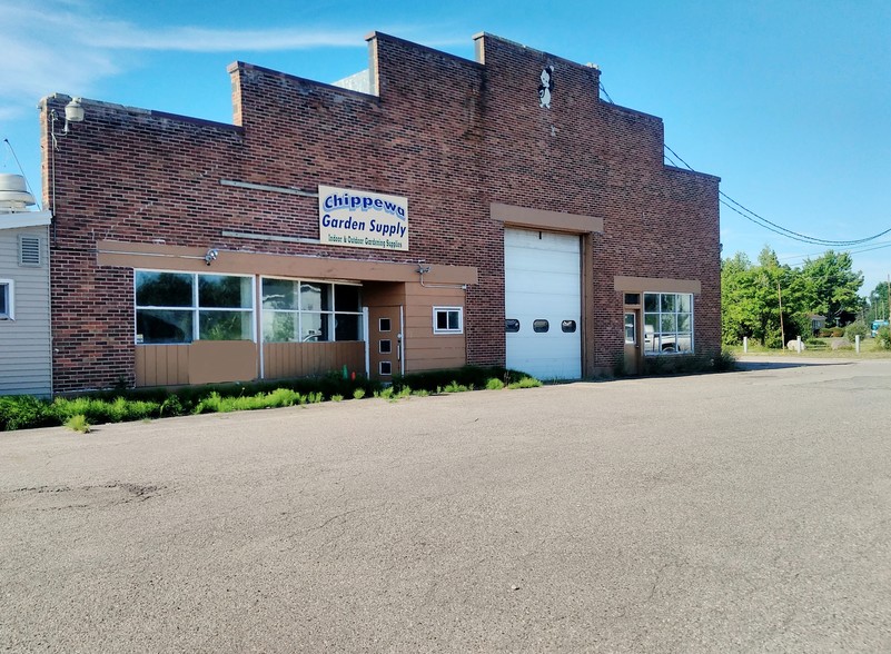 1111 W Easterday Ave, Sault Sainte Marie, MI à vendre - Photo du bâtiment - Image 1 de 1