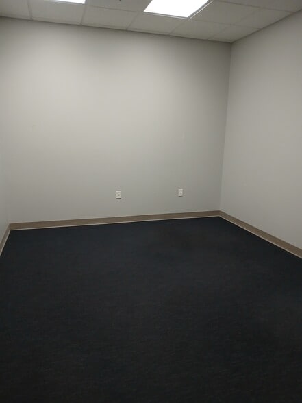 801 W Little Creek Rd, Norfolk, VA for lease - Building Photo - Image 2 of 4