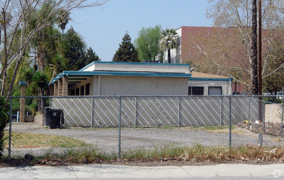 463 N Sierra Way, San Bernardino, CA à vendre - Photo du bâtiment - Image 2 de 10