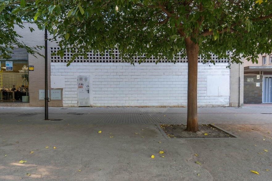 Retail in Granada for sale - Building Photo - Image 2 of 42