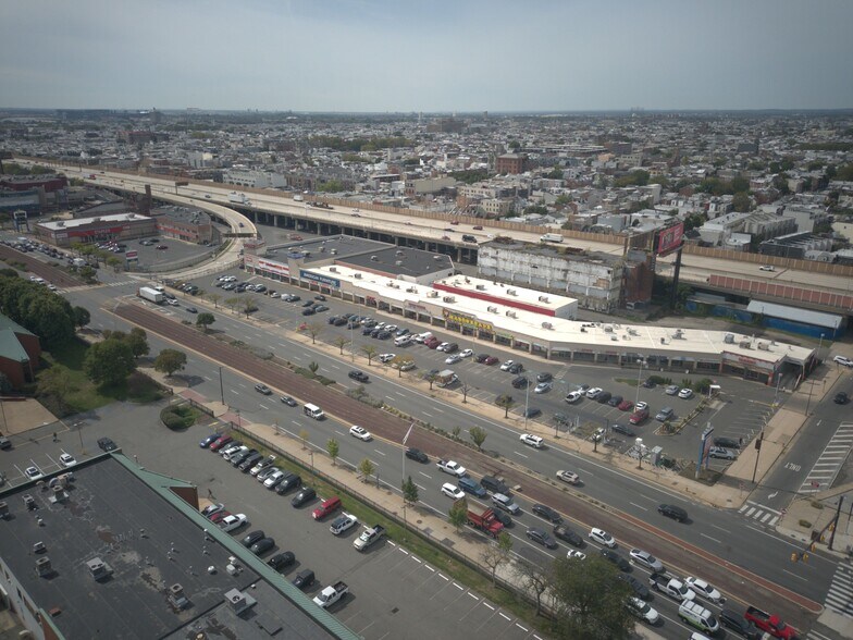 1300 S Christopher Columbus Blvd, Philadelphia, PA à vendre - Photo du bâtiment - Image 3 de 8